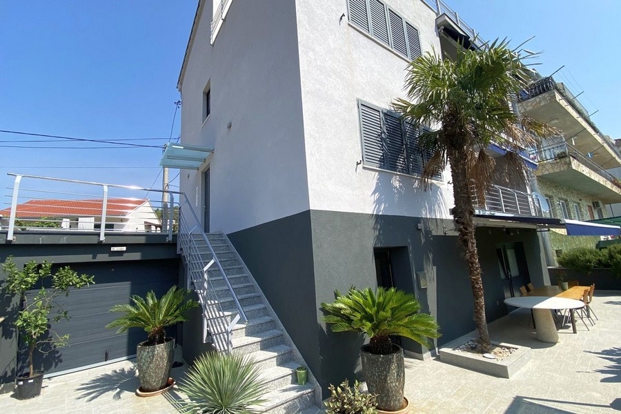 Ház négy emeleten Marina, Dalmácia.