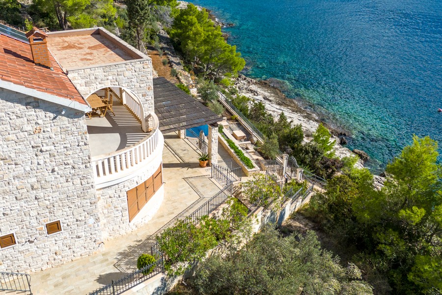Kővilla az első sorban a tengerhez Korcula szigetén