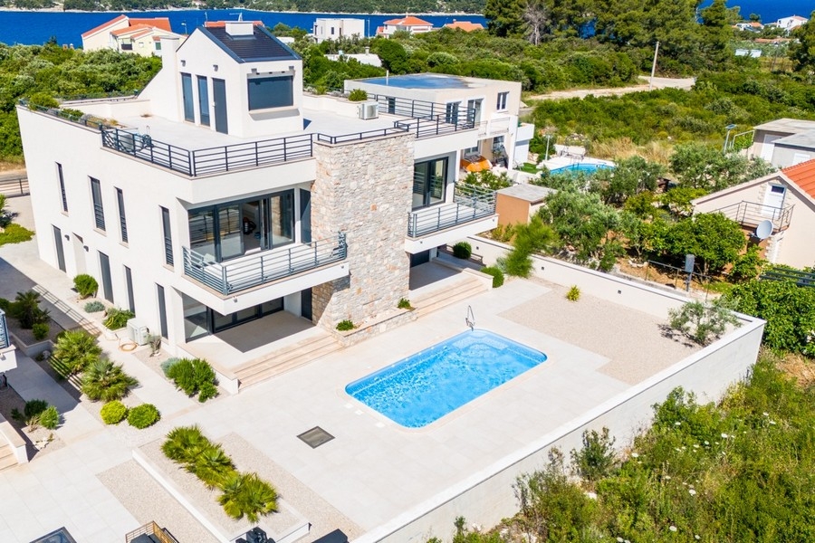 Vásároljon 4 lakásos villát Horvátországban - Panorama Scouting.