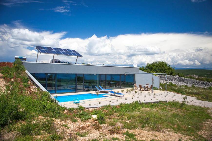 Vásároljon úszómedencés villát modern építészetben Horvátországban.