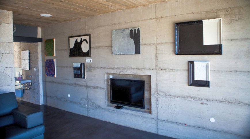 Beltéri étkező nappalival és konyhával.