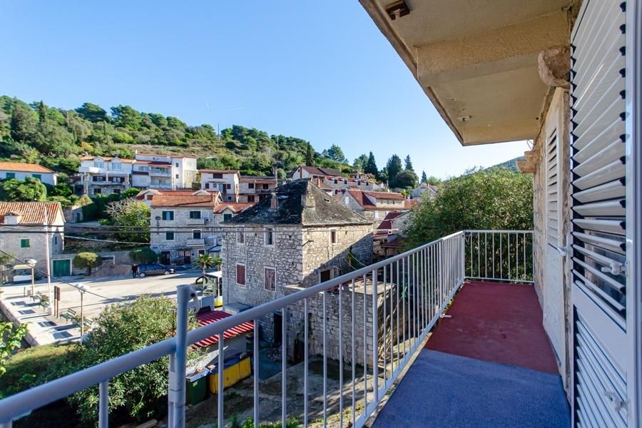 Erkélyes ház az 1. sorban a tenger felé - H3850 ingatlan.