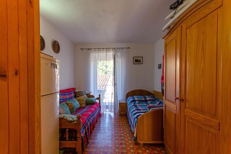 Hálószoba gardróbbal és erkéllyel