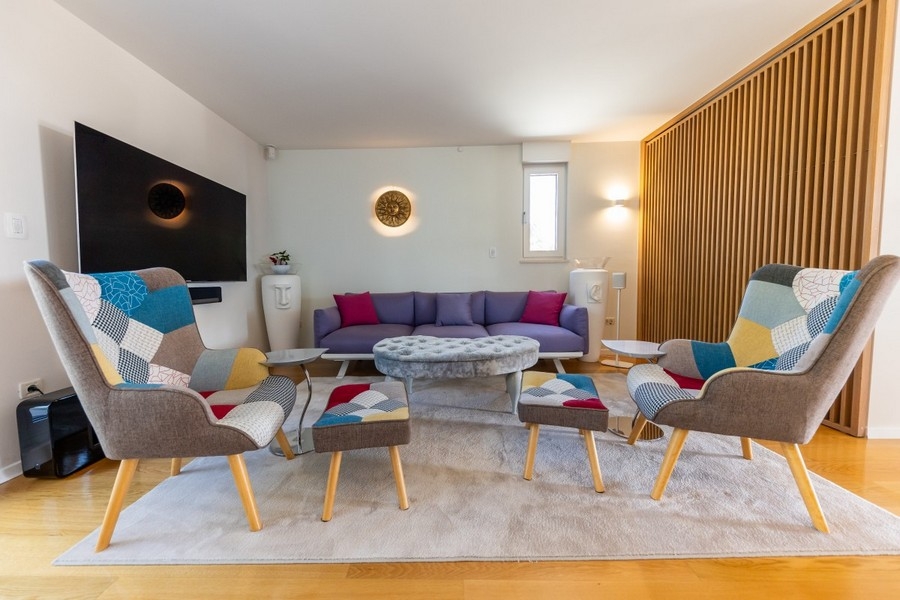 Hangulatos társalgó dizájner fotelekkel