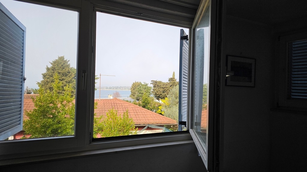 Kilátás a tengerre az ablakból