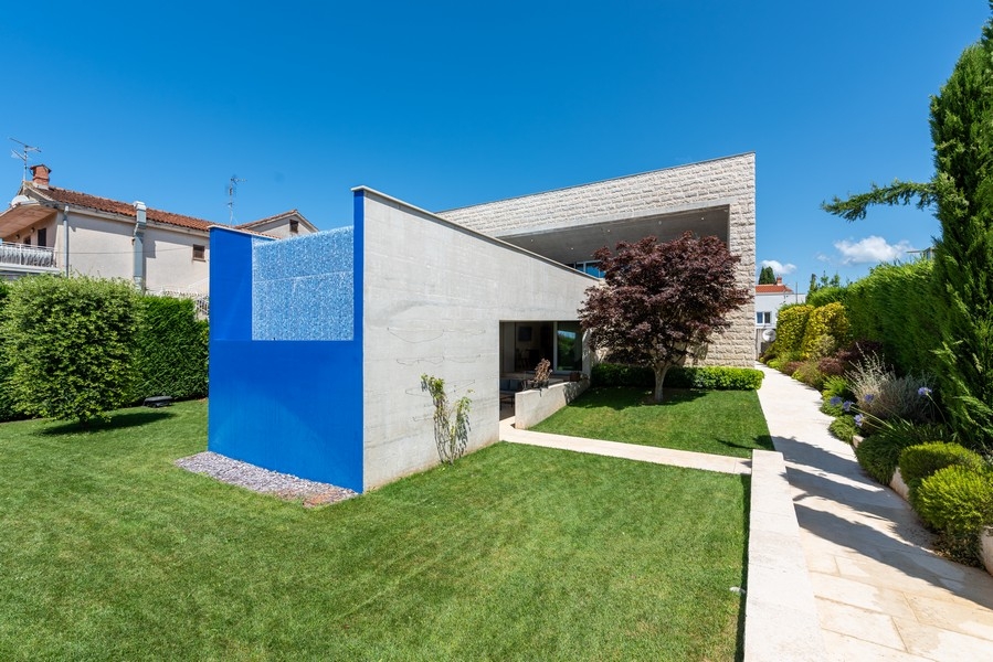 Vásároljon medencés villát Isztrián.