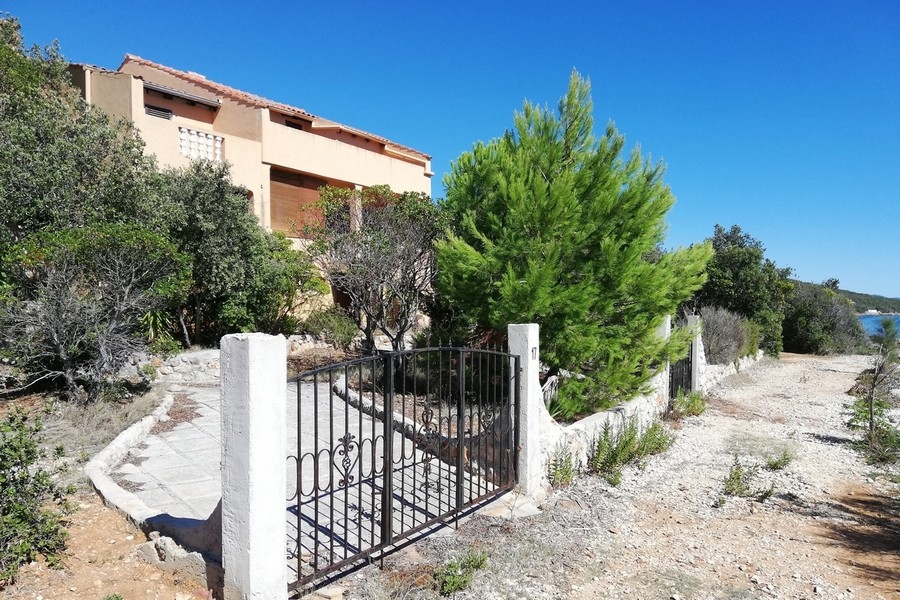 Tengerparti ház a szigeten a zadari szigetvilágban