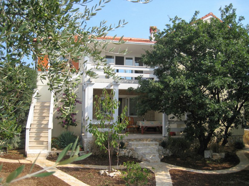 Mediterrán ház kerttel Pag szigetén