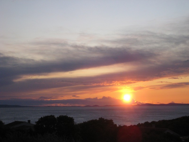 Naplemente az Adriai-tenger felett a Pag-on