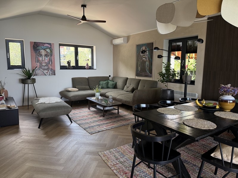 Modern berendezésű ház tengerre néző kilátással - H3866 ingatlan.