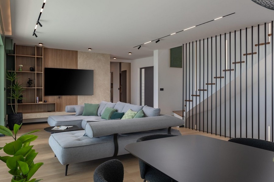 Nappali kanapéval és modern belsővel