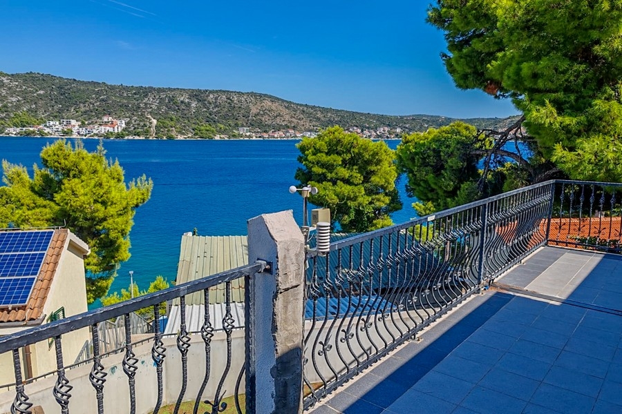 Tengerre néző ingatlan H3877 Rogoznicában.