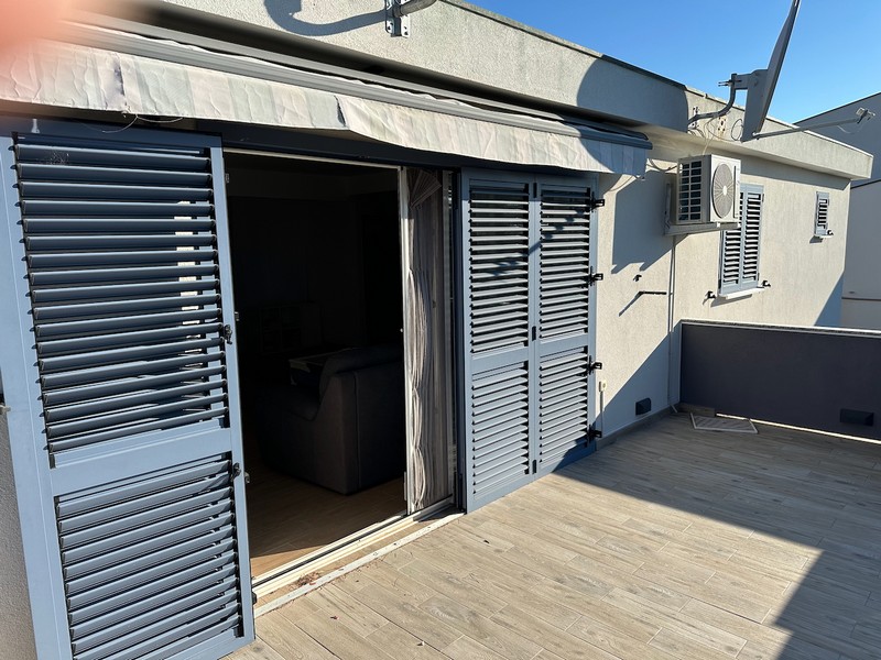 A H3879 ház terasza Dalmáciában, Horvátországban.