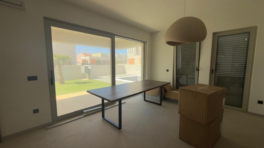 Kertre néző étkező és nagy ablakok