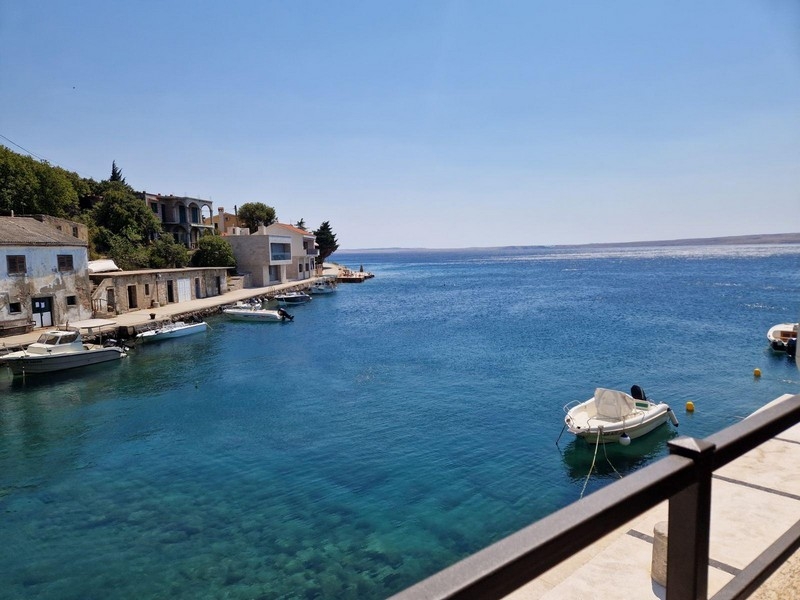 Tengerparti ház eladó Karlobag közelében Horvátországban.