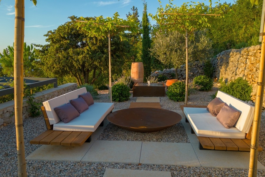 Fűtött végtelenített medence panorámás kilátással