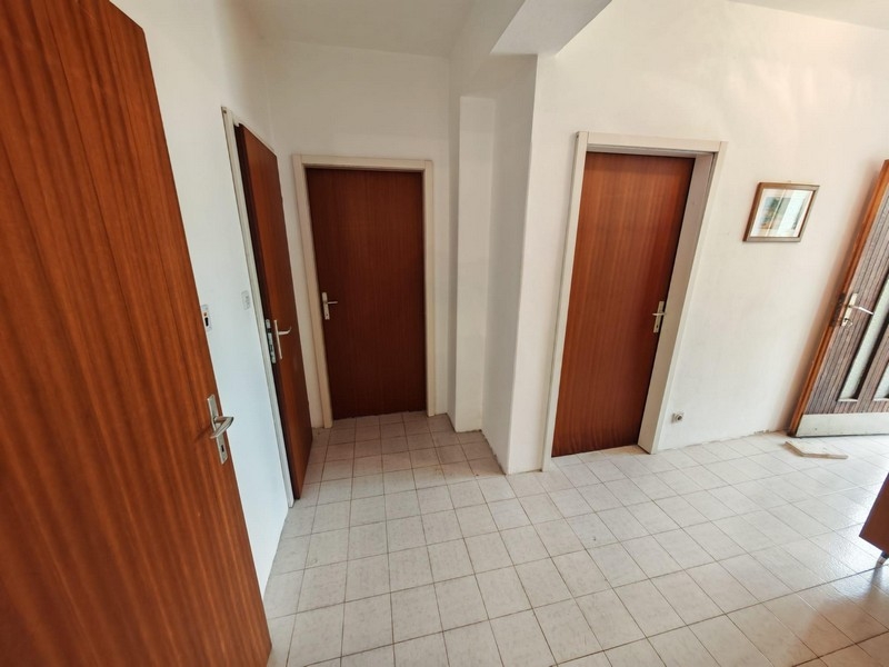 A ház bejárata H3893.