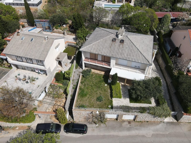 Ikerház Horvátország tengerre néző csendes helyen kert