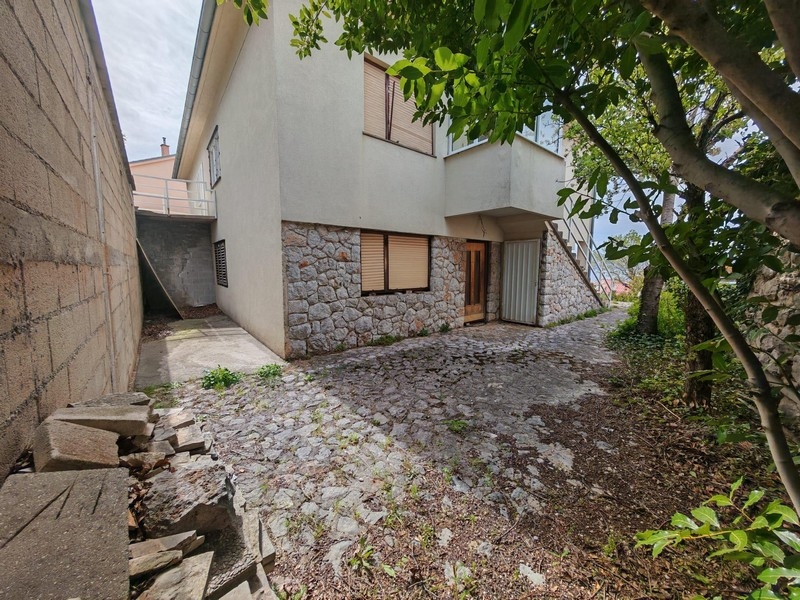 A ház bejárata H3893.