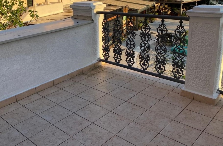 Terasz és részletek.