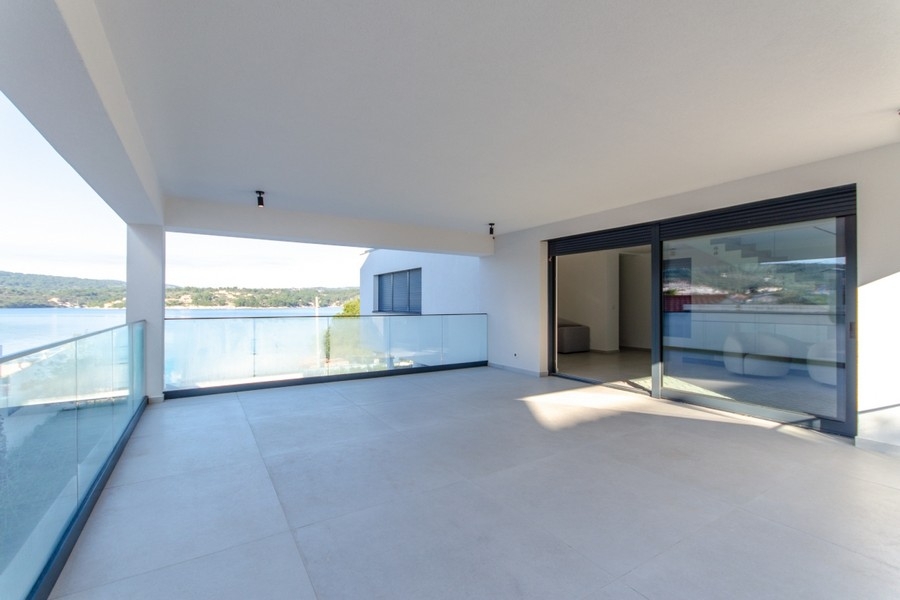 Tengerre néző terasz - H3903 ingatlan.