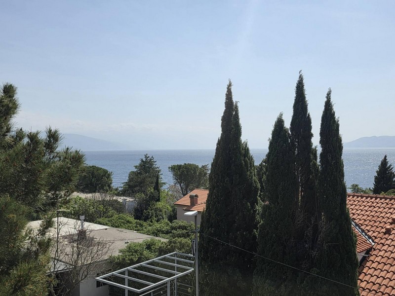 Tengerre néző kilátás Novi Vinodolski partjára
