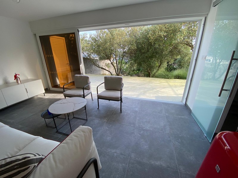 Nappali közvetlen kertkapcsolattal