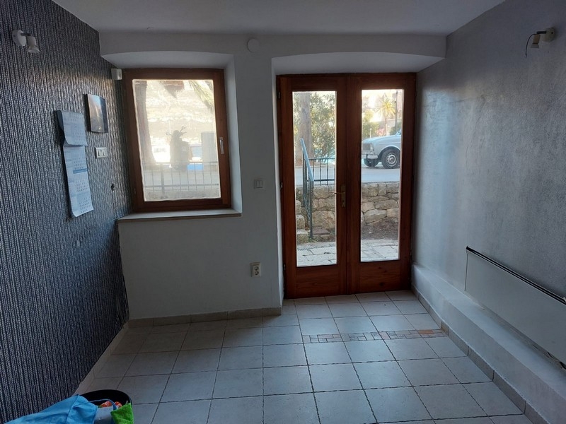 Földszinti szoba kijárattal