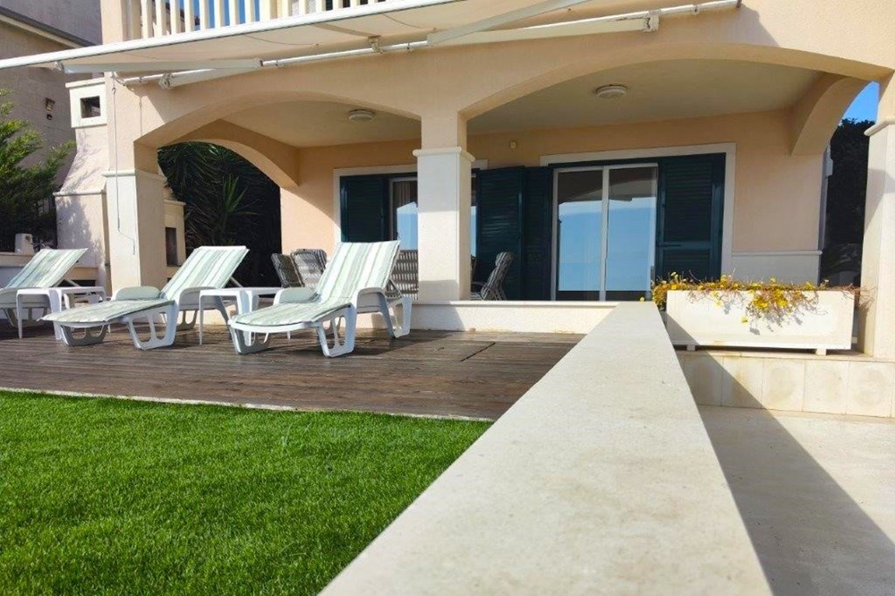 A rogoznicai H3911 villa terasza.