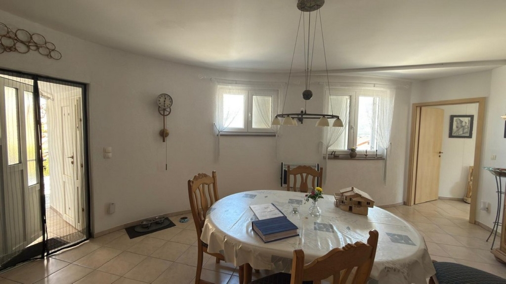 Étkező, hozzáféréssel a szabadtéri területhez