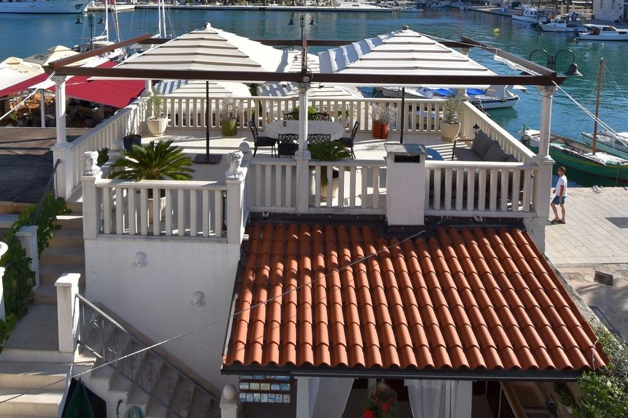 Tengerre néző H3197 ingatlan Hvaron Horvátországban.