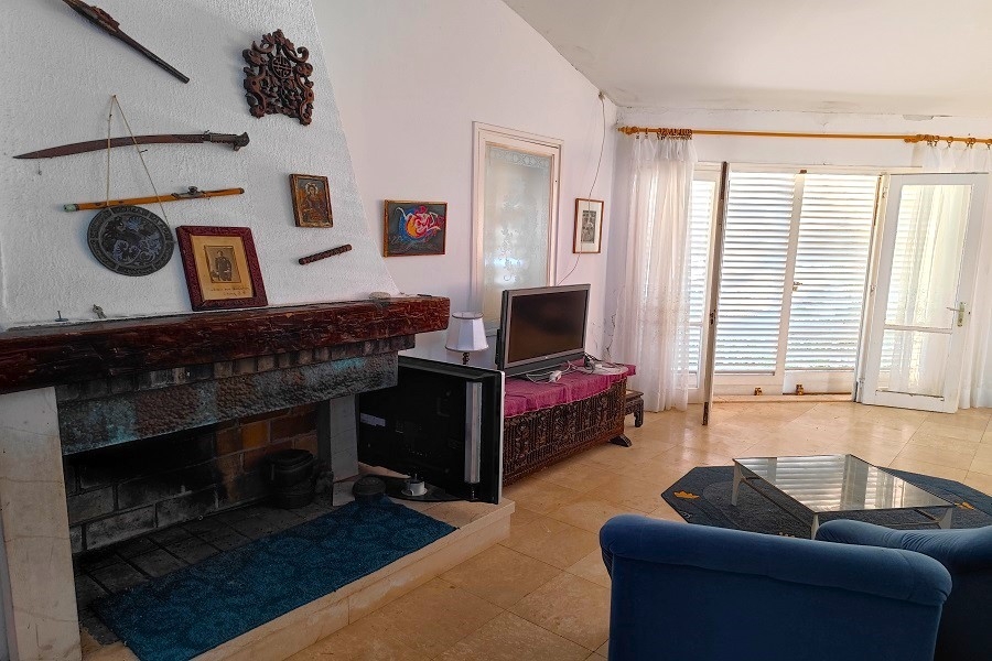 Nappali ülősarokkal és teraszajtókkal