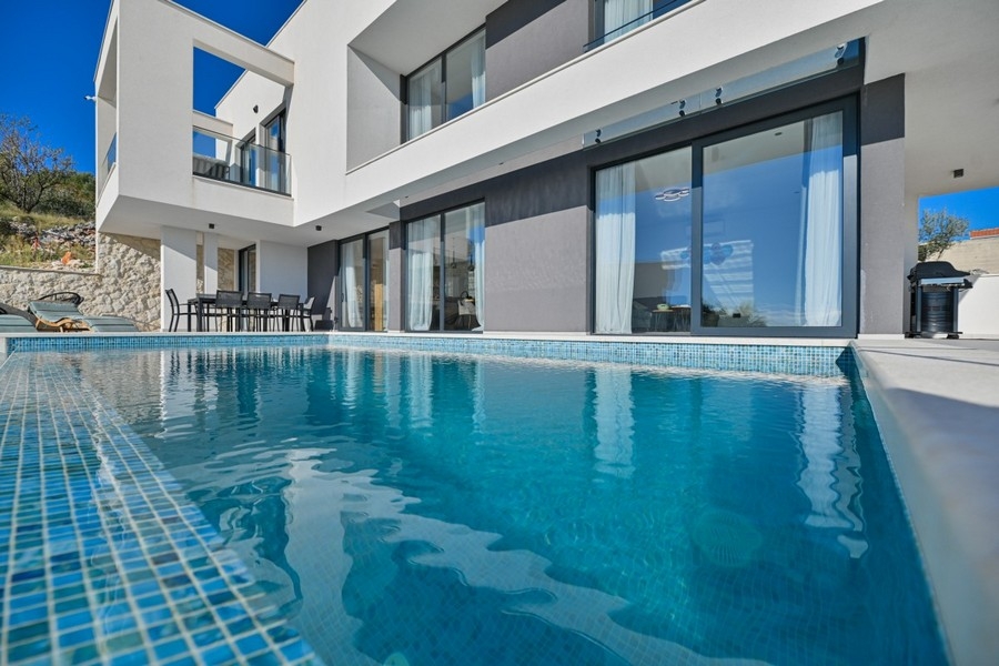 Medence villa Horvátországban Trogir közelében eladó - H3928.