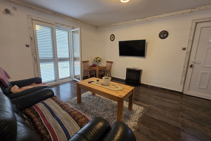 Nappali kijárattal a teraszra