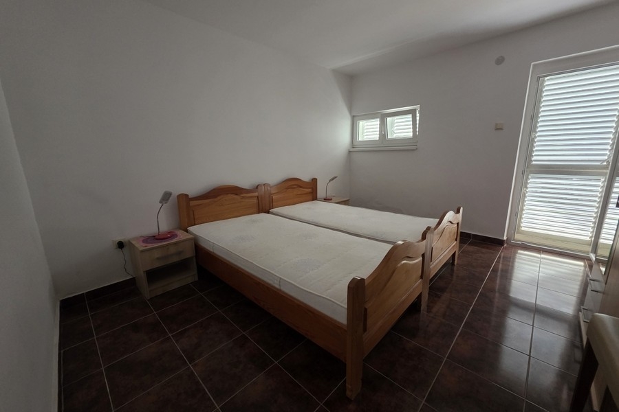 Hálószoba kijárattal a teraszra