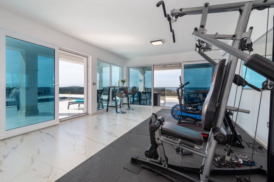 Panorámás kilátást nyújtó fitneszterem