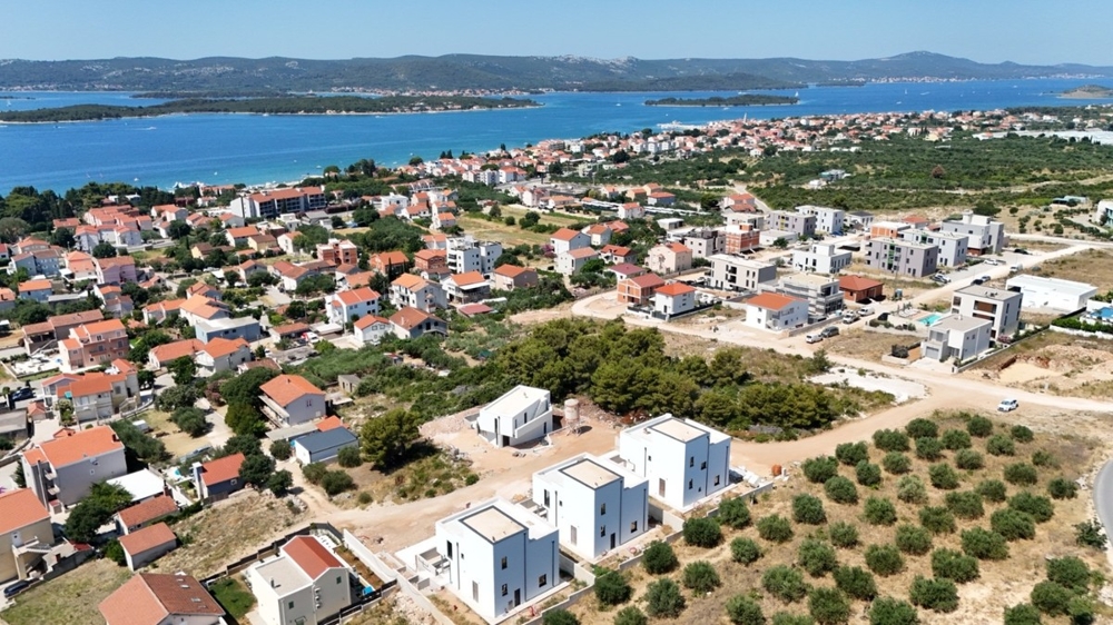 Panorámás kilátás nyílik a tengerre és a szigetekre a tetőről