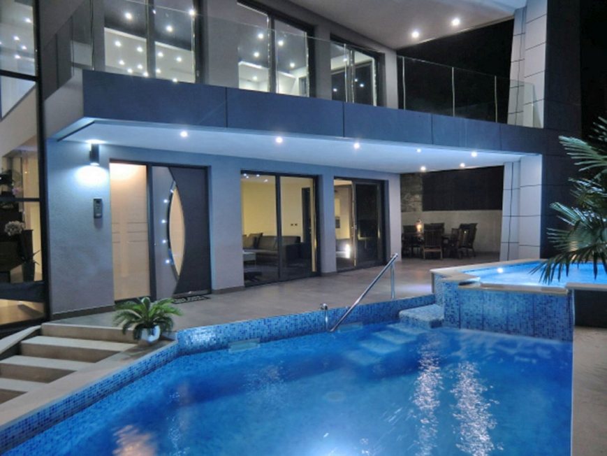 Vásároljon modern luxusvillát Abbáziában, Horvátországban.