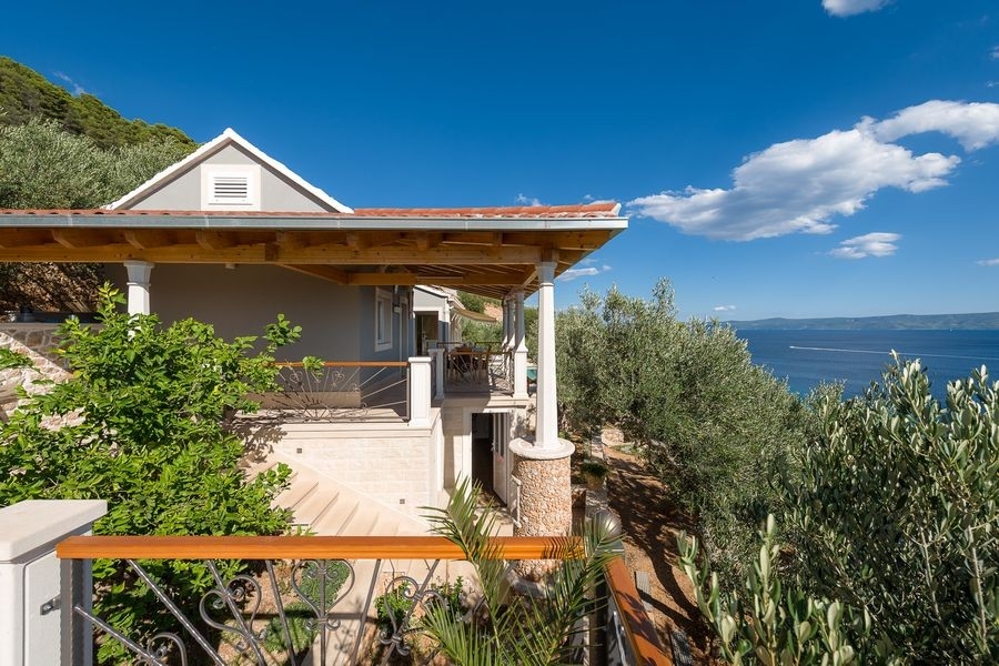 Mediterrán villa kertre és tengerre néző kilátással Horvátországban