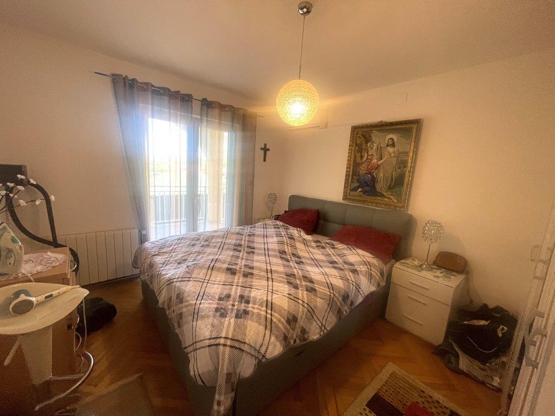 Hangulatos hálószoba franciaággyal