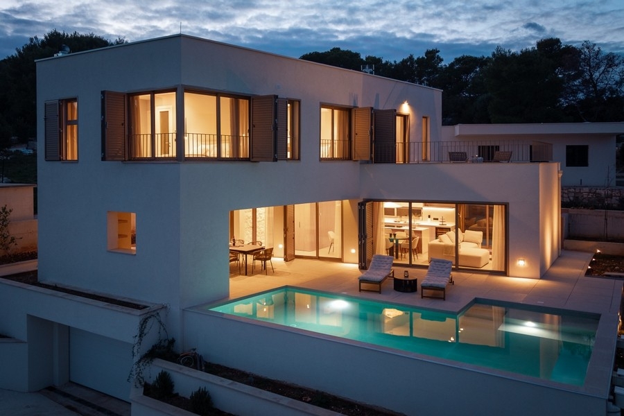 Modern villa medencével a horvátországi Bracon