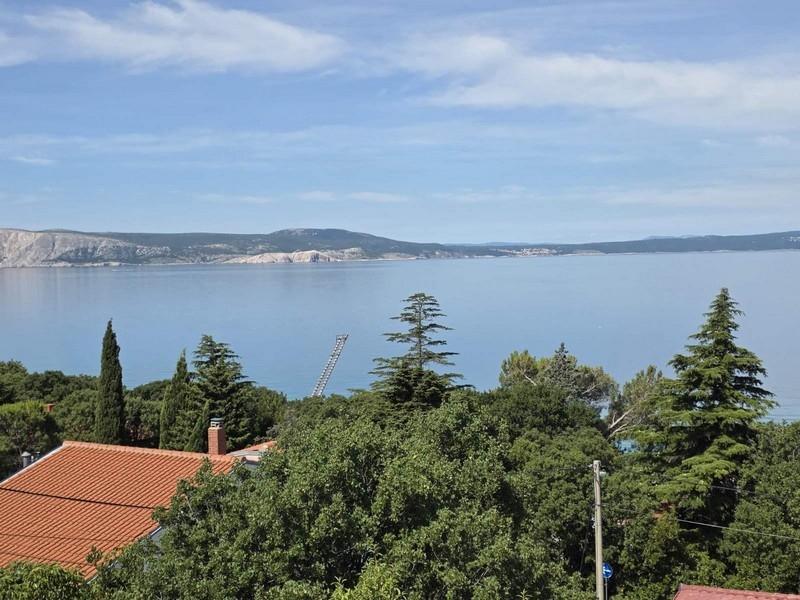 Panorámás kilátás a tengerre Horvátországban