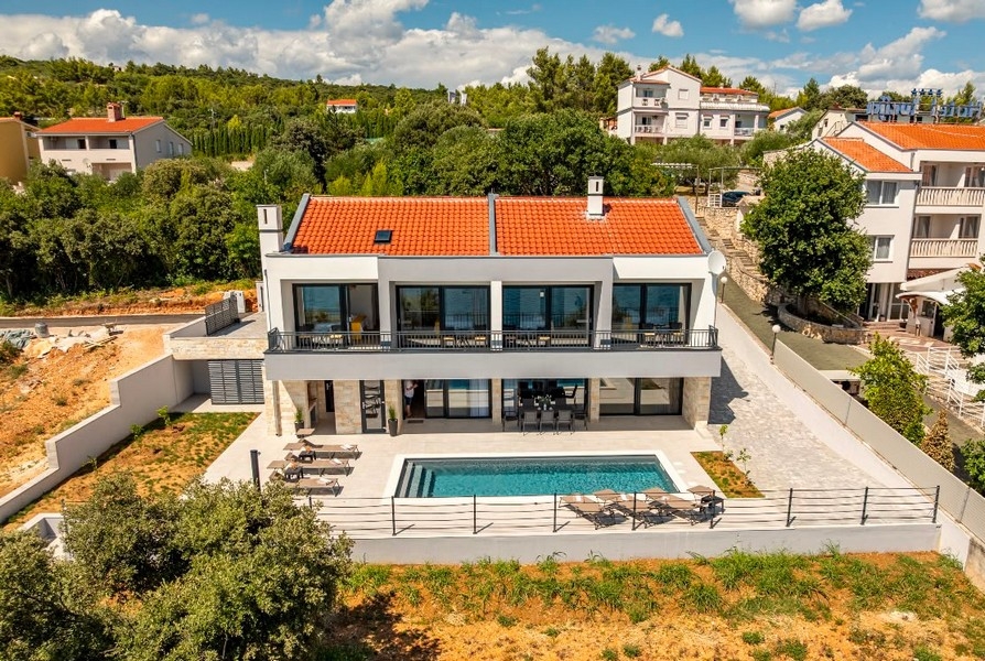 Luxus villa medencével a tenger közelében Horvátországban