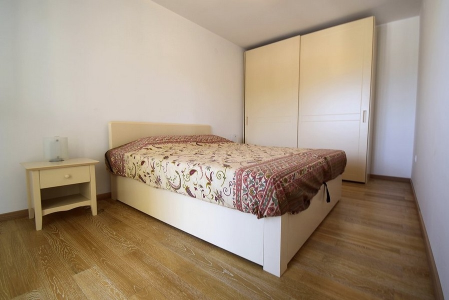 Hálószoba franciaággyal és gardróbbal