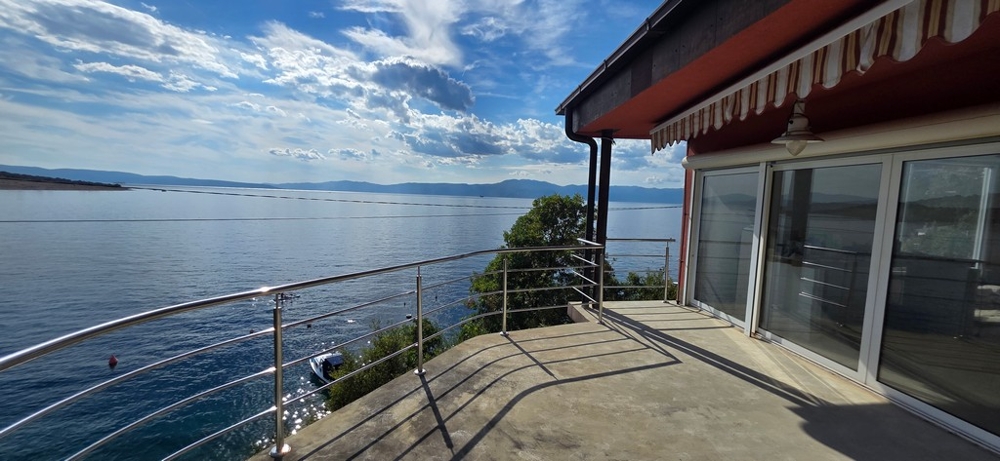 Terasz panorámás kilátással a Kvarner-öbölre