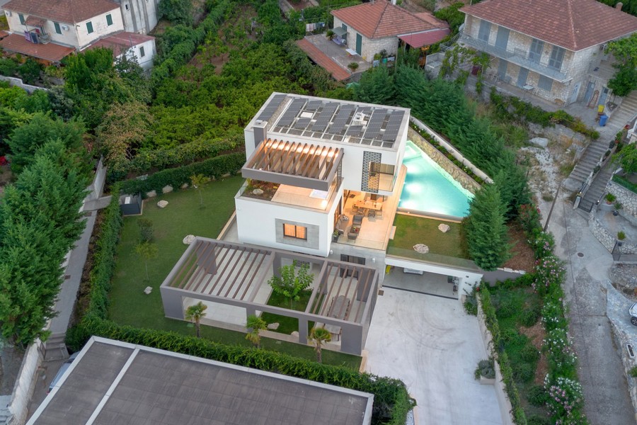 Villa felülről fűtött végtelenített medencével - H4083