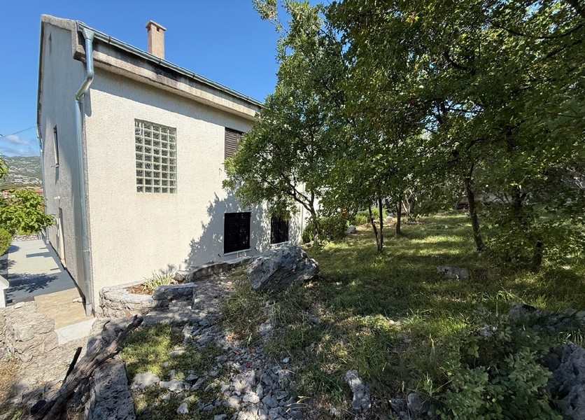 Ház kerttel Klenovicában, a Kvarner-öbölben, H4091