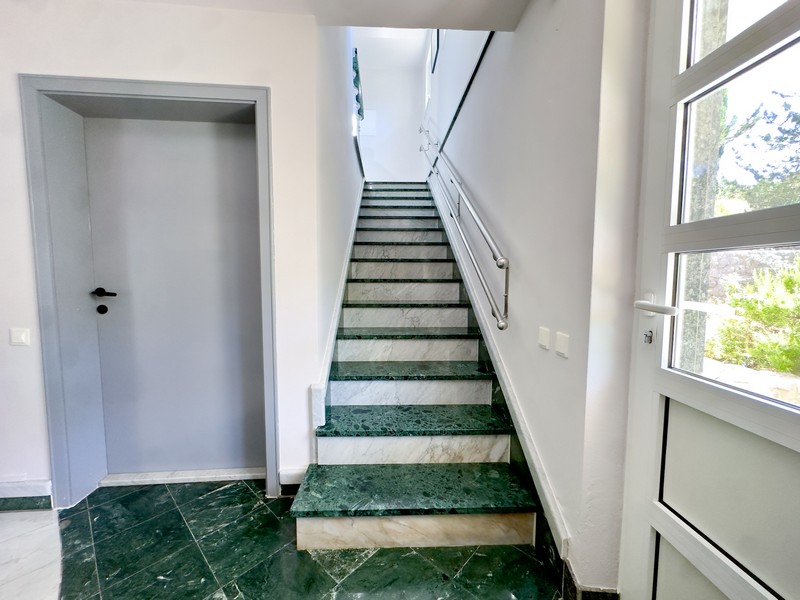 Lépcső a villa felső emeletére