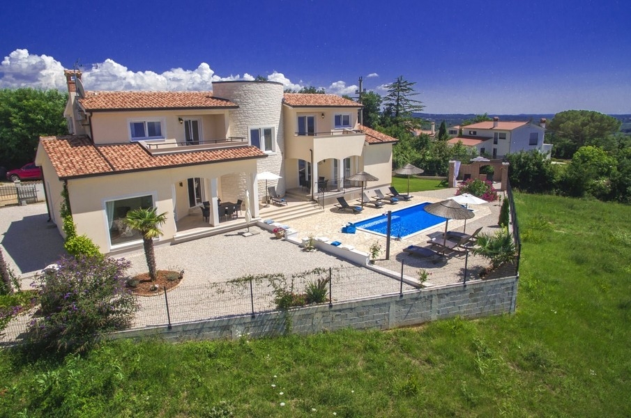 Villa úszómedencével és kerttel Porec közelében, Isztria szigetén