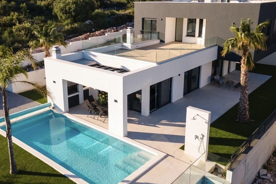 Új építésű villa medencével és kerttel Viniscében Trogir közelében